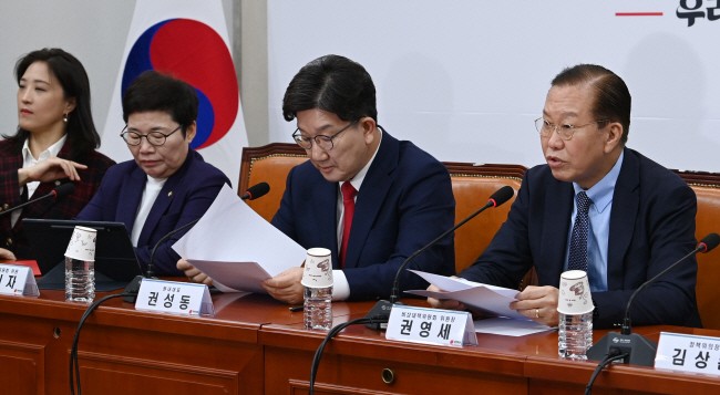 윤 - 국힘 지도부, 전격 회동… 탄핵·국민통합 등 현안 논의 가능성