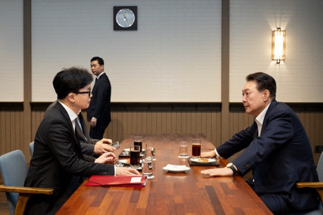 한동훈 “구속취소는 정당” … 윤석열 만남 질문엔  “언젠가는”