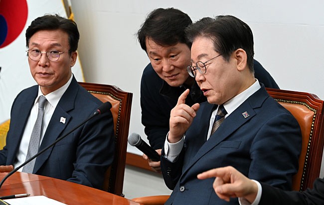 민주당, 검찰 때리고 헌재 압박… 탄핵 결정 앞두고 ‘총공세 모드’