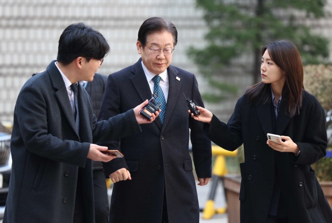 되살아난 ‘윤 - 이 적대적 공생’ … “국민분열만 조장”