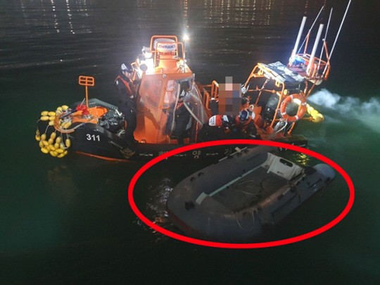 <b>고무보트</b> 타고 20시간 서해 건넜다…<b>밀입국</b>하려던 중국인 남녀 인천서 ...