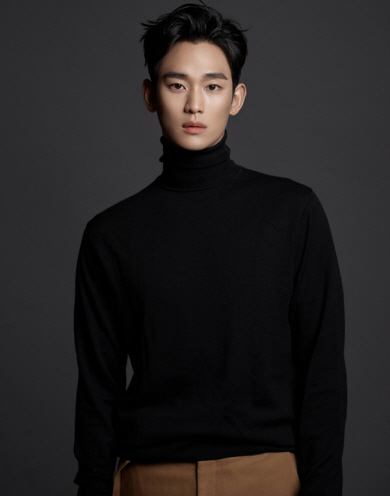 ‘김수현 쇼크’… ‘미성년자와 교제’ 사실이면 위약금만 200억대