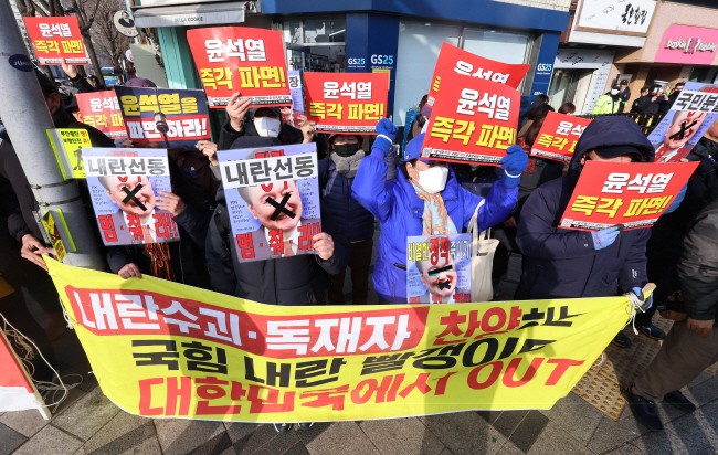 1000만명 최장기간 ‘양극 시위’… “심리적 내전상태 표출”