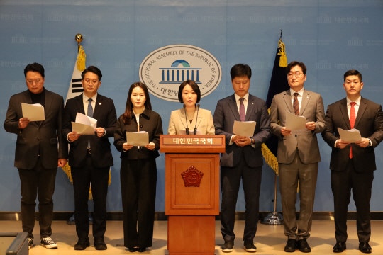 3040 여야 의원 ‘<b>청년 독박</b>’ 국민<b>연금 개혁</b> 반대