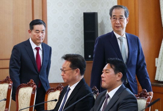 [속보]한 대행, 정진석 비서실장 등 <b>대통령실</b> 고위 <b>참모</b> 일괄 <b>사표 반려</b>