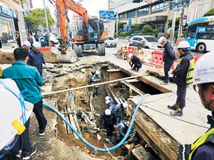 “땅 꺼짐 몇번짼지… 도로 아니라 지뢰밭”