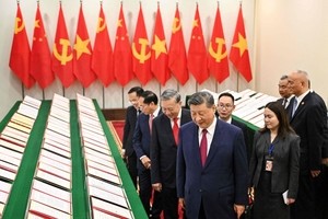 트럼프 “中·베트남, 美 망치는길 탐색”… 시진핑 “따돌림 행위 공동반대”
