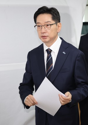 ‘反이재명’ 거리두는 김경수의 착한 2등 전략