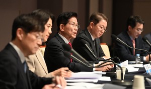 김문수 “경선후보, 들러리였나”… �지도부 “단일화는 국민 명령”