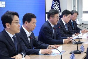 “조희대 탄핵, 살아있는 카드” 연일 협박… 민주 ‘사법부 무력화’ 공세