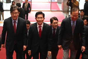 ‘적합후보 없다·무응답’ 15%… “단일화가 보수결집 분수령”
