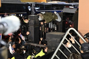 <b>서부지법 난동</b> 첫 선고…남성 2명 모두 <b>실형</b>
