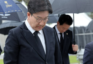 권성동 “<b>윤석열</b>·이재명 동반퇴진이 시대정신”