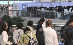 [속보]대선 <b>사전투표</b>율 오전 8시 2.24%…역대 최고