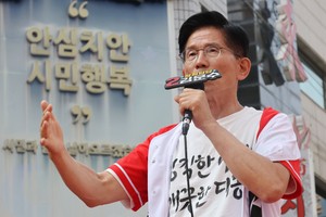 [속보]<b>김문수</b> “<b>리박스쿨 댓글 조작</b>팀? 전혀 모르는 일”
