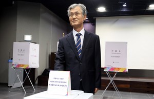 [속보]‘파기환송’ <b>조희대 대법원장</b>도 <b>투표</b>…“모든 국민이 <b>투표</b>권 소...