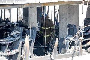 “시너 뿌렸다”…<b>신당동 봉제공장 방화</b> 추정 화재로 1명 사망·4명 중경...