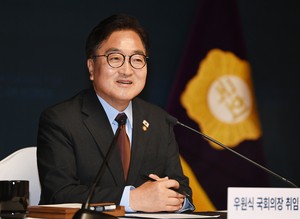 <b>우원식</b> “대통령 중임제 등 개헌 필요”