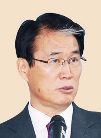 보훈 장관 ‘보수정당 출신’ 권오을 유력