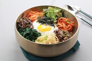 비벼먹고 싸먹고… 입안에서 어우러지는 ‘조화味’[이우석의 푸드로지]