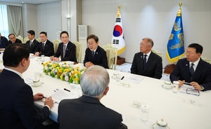 이재명 “기업 지원해도 ‘공정’ 위한 <b>규제</b> 필요”