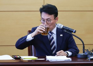 <b>김민석</b> “발가벗겨진 것 같단 아내…눈에 실핏줄 터졌다”