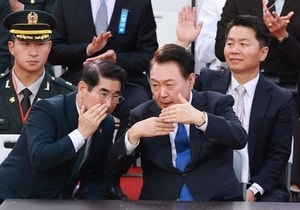이명현 <b>채상병특검</b> “尹, 다른수사 이뤄지고 마지막 <b>소환</b>”