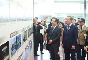 <b>김동연</b> “참전수당 인상·독립기념관 설립…<b>보훈</b>가족 예우에 최선”