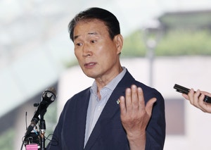 ‘보수 출신’ <b>보훈</b>장관 후보자 “태극기부대와 촛불부대 소통 힘쓸 것...