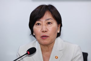 논란 유임 <b>송미령</b> “尹정부 때와 근본적으로 달라”