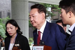 [속보]尹 <b>2차</b> 대면<b>조사</b> 9시간30분 만에 <b>종료</b>…조서 열람 시작