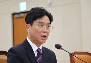 노동부 장관 후보자 “북한 <b>주적</b> 아니란 정동영에 동의”