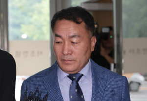 [속보]박정훈에 ‘尹 격노’ 전달 안했다는 <b>김계환</b>, 위증 혐의 <b>구속영장</b>