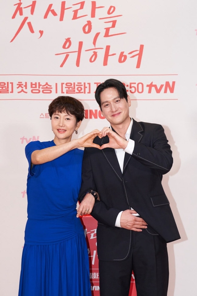 싱글맘 役으로 돌아온 <b>염정아</b>, “애키우는 엄마라 공감”