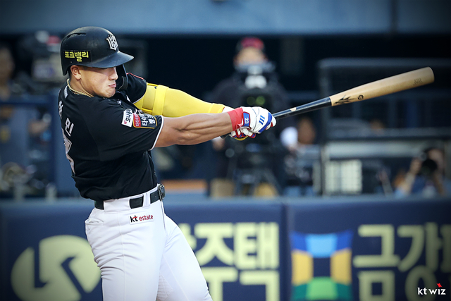 KBO 7월 <b>MVP</b> 후보 확정…<b>안현민</b>·폰세·구자욱 등 <b>경쟁</b>