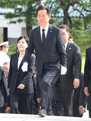 <b>정청래</b>,‘당대표 1호’ <b>방송법</b> 강행