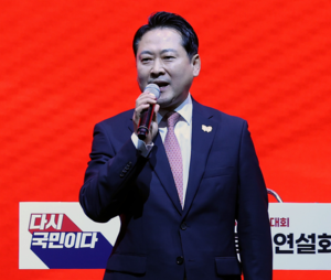 장동혁 “<b>전한길</b> 악마화 동의 못 해…공격 대상은 밖에 있어야”