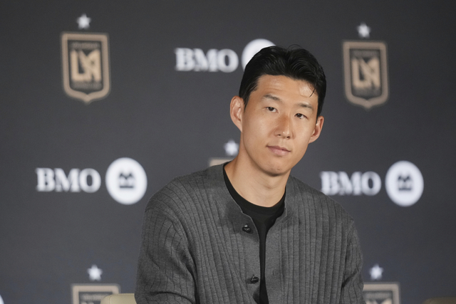 <b>손흥민</b>, UEFA <b>슈퍼컵</b> 우승 놓친 토트넘 선수단 위로