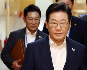 李 <b>대통령</b> “<b>온실가스</b> 감축하면 <b>전기요금</b> 오를 수밖에”