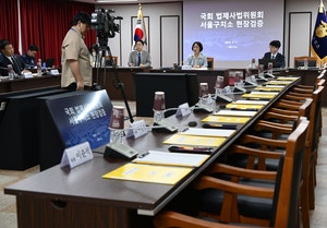 민주당의 ‘尹 모욕 정치’…서울구치소 찾아 체포 불응 ‘속옷 버티기’ 영상 열람
