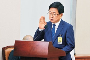 국힘, “<b>최교진</b> 교육장관 후보, 성적 떨어져 우는 여학생 뺨 때려”…인...