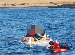 [속보]<b>제주 해안</b>서 ‘미확인 <b>고무보트</b>’…중국빵·구명조끼 6벌 발견