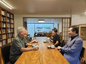 <b>이언주</b> “<b>문재인</b>, <b>이낙연</b> 환대 사진 공개 이해안가”···이낙연, 이재...