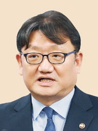 권기섭 경사노위 위원장 “정년연장, 고령자 생계 위한 보장장치가 돼선 안돼”