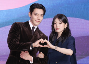 “김은숙 작가의 대사, 맛깔난다”…<b>김우빈</b>·<b>수지</b>의 자신감