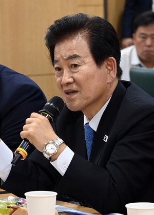 ICBM 능력 강조, 북한에 맞장구… 정동영, 북핵 인정하자며 ‘과속’