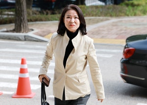 <b>이진숙</b>, 마지막 퇴근길 “대한민국 법치는 오늘 죽었다”