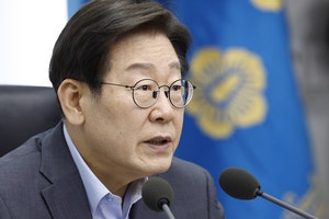 李 <b>지지율</b>, 2주 전 대비 2%p↓…조희대 청문회 ‘필요’ 43% vs ‘과도’...