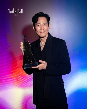<b>이정재</b>, 韓 최초 ‘<b>찰리 채플린 어워즈</b>’ <b>수상</b>g