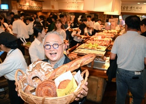 나눔으로 구워낸‘빵빵한 기��적’… 대전을‘빵잼도시’로 일으키다[지역을 살리는 사람들]